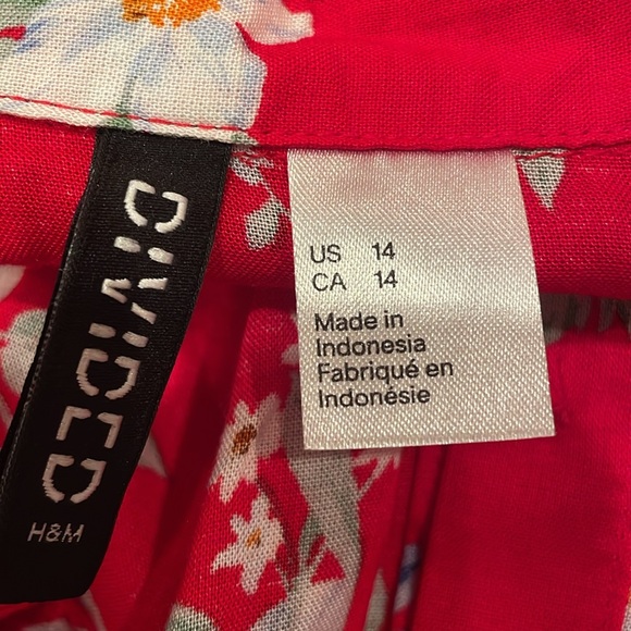 H&M Divided NEW red floral button front shirt sz 14 - Picture 5 of 8